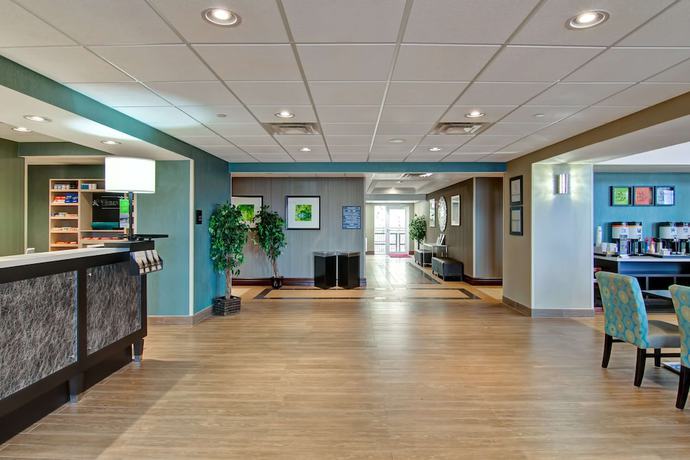 Imagen de los interiores del Hotel Hampton Inn by Hilton Sudbury. Foto 19