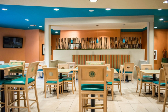 Imagen del bar/restaurante del Hotel Hampton Inn by Hilton Tampa Fairgrounds Casino. Foto 2