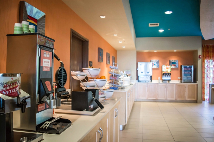 Imagen del bar/restaurante del Hotel Hampton Inn by Hilton Tampa Fairgrounds Casino. Foto 3