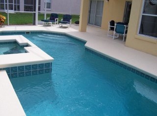 Imagen de la piscina del Hotel Hampton Lakes Homes. Foto 7