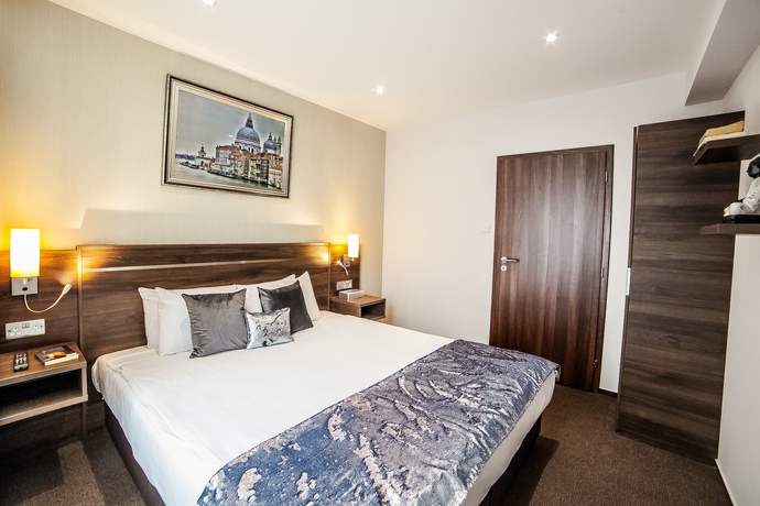 Imagen de la habitación del Hotel Hampton Suites Serviced Apartments. Foto 13