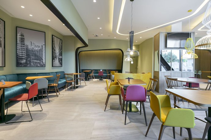 Imagen de los interiores del Hotel Hampton by Hilton Alcobendas Madrid. Foto 19