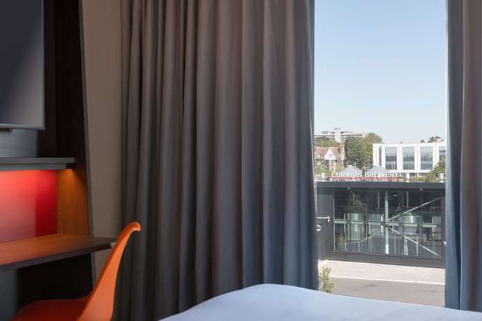 Imagen de la habitación del Hotel Hampton by Hilton Ashford International. Foto 5