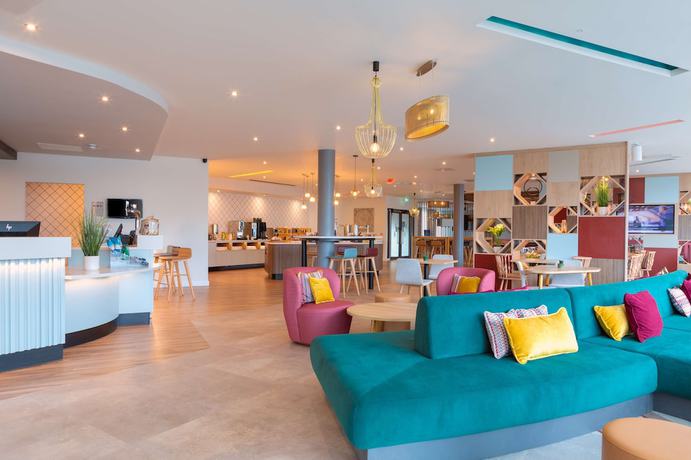 Imagen de los interiores del Hotel Hampton by Hilton Ashford International. Foto 19