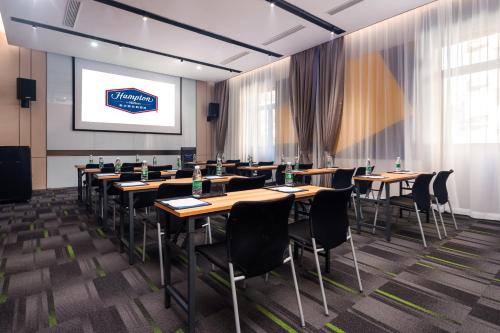 Imagen de los interiores del Hotel Hampton by Hilton Beijing West Railway Station Lize Business District. Foto 10