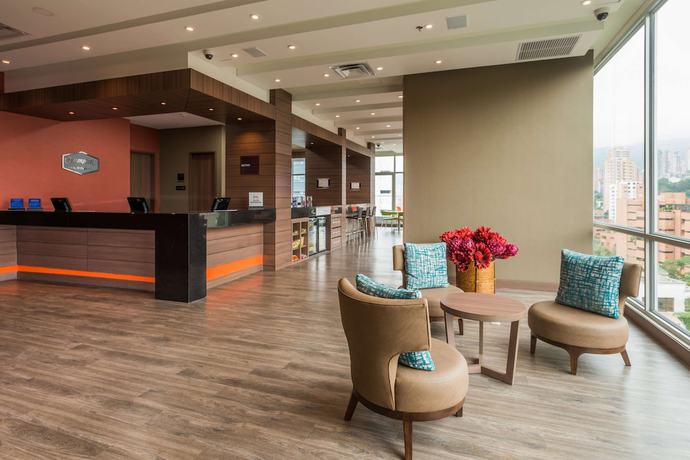 Imagen de los interiores del Hotel Hampton by Hilton Bogota Airport. Foto 18