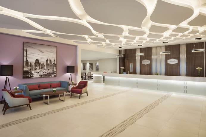 Imagen de los interiores del Hotel Hampton by Hilton Dubai Airport. Foto 17