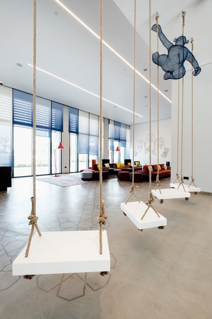 Imagen de los interiores del Hotel Hampton by Hilton Dubai Al Seef. Foto 17