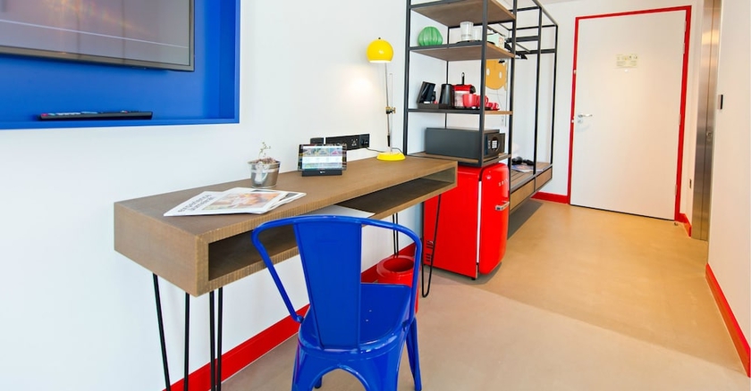 Imagen de la habitación del Hotel Hampton by Hilton Dubai Al Seef. Foto 11