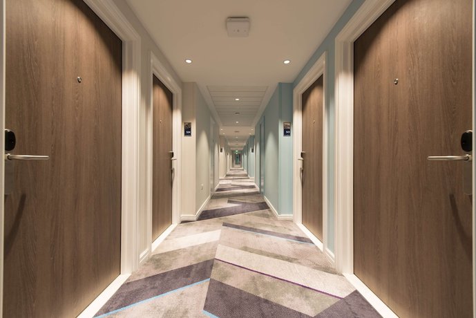 Imagen de los interiores del Hotel Hampton by Hilton Edinburgh West End. Foto 19