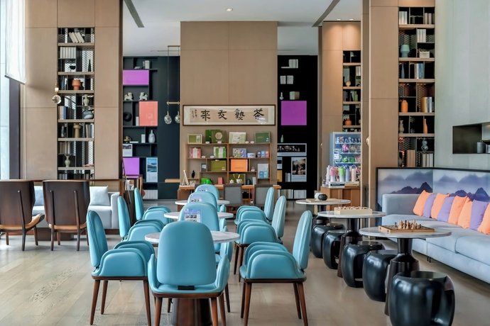 Imagen de los interiores del Hotel Hampton by Hilton Emeishan Scenic Area. Foto 8