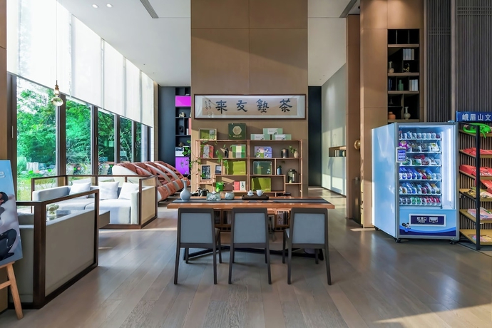 Imagen de los interiores del Hotel Hampton by Hilton Emeishan Scenic Area. Foto 9