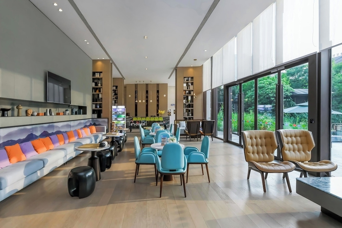 Imagen de los interiores del Hotel Hampton by Hilton Emeishan Scenic Area. Foto 10