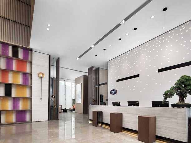 Imagen de los interiores del Hotel Hampton by Hilton Emeishan Scenic Area. Foto 13