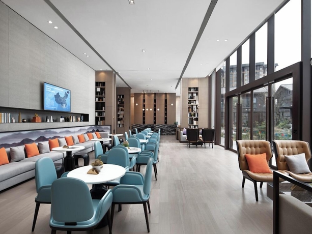 Imagen de los interiores del Hotel Hampton by Hilton Emeishan Scenic Area. Foto 15