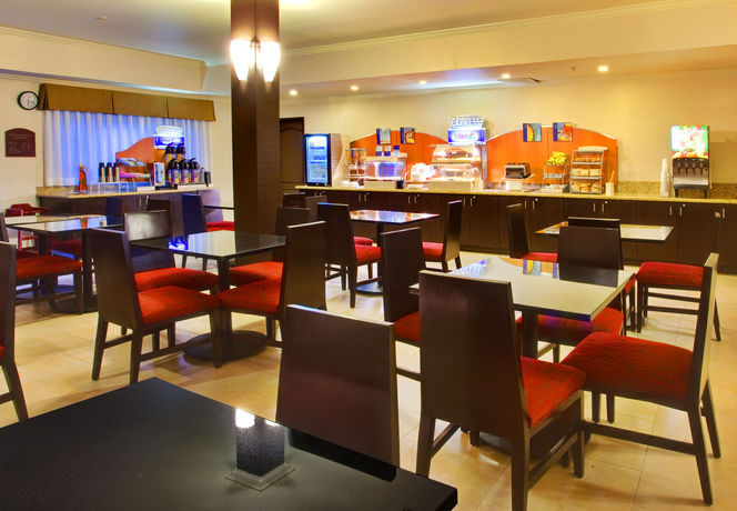 Imagen del bar/restaurante del Hotel Hampton by Hilton Encinitas-Cardiff Beach Area. Foto 4