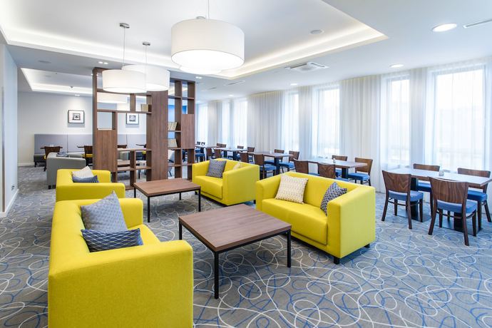 Imagen de los interiores del Hotel Hampton by Hilton Gdansk Oliwa. Foto 18