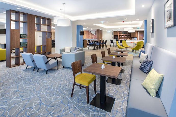 Imagen de los interiores del Hotel Hampton by Hilton Gdansk Oliwa. Foto 19