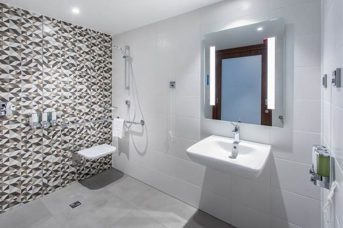 Imagen de la habitación del Hotel Hampton by Hilton Gdansk Oliwa. Foto 13