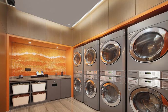 Imagen de los interiores del Hotel Hampton by Hilton Guangzhou Changlong Wanbo Center. Foto 8