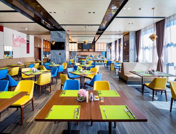 Imagen del bar/restaurante del Hotel Hampton by Hilton Guangzhou Huadu. Foto 2