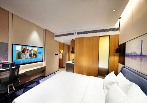 Imagen de la habitación del Hotel Hampton by Hilton Guangzhou Tianhe Sports Center. Foto 9