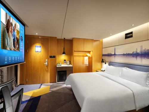 Imagen de la habitación del Hotel Hampton by Hilton Guangzhou Tianhe Sports Center. Foto 19