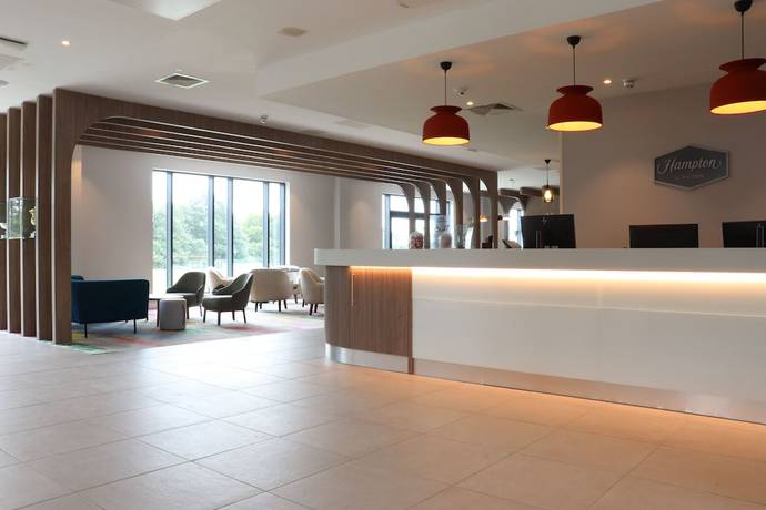 Imagen de los interiores del Hotel Hampton by Hilton Hamilton Park. Foto 13