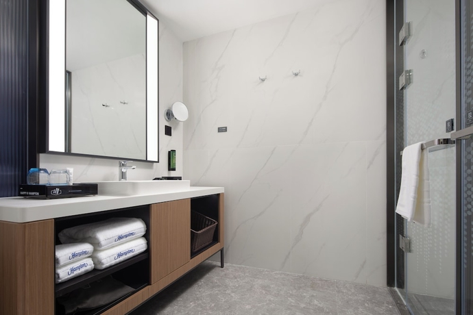 Imagen de la habitación del Hotel Hampton by Hilton Jinjiang Airport. Foto 11