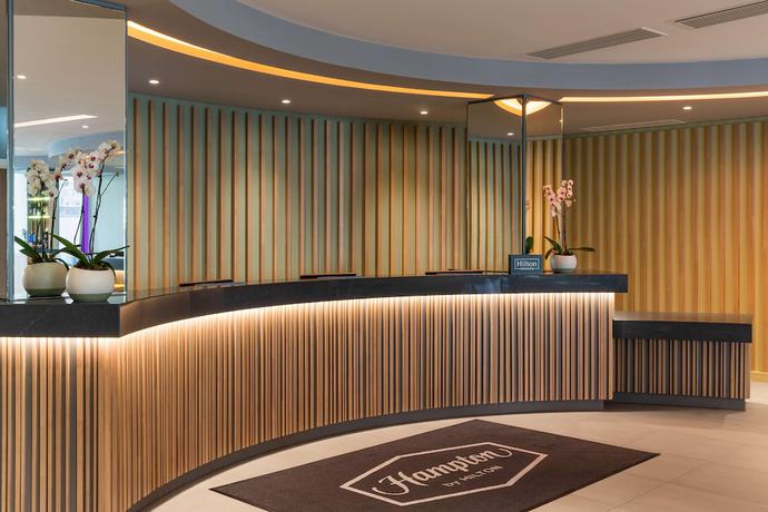 Imagen de los interiores del Hotel Hampton by Hilton London Ealing. Foto 18