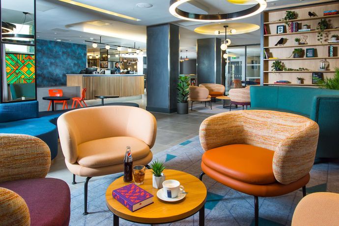 Imagen de los interiores del Hotel Hampton by Hilton London Park Royal. Foto 7