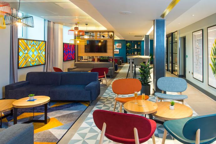 Imagen de los interiores del Hotel Hampton by Hilton London Park Royal. Foto 8