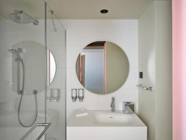 Imagen de la habitación del Hotel Hampton by Hilton Lyon Airport. Foto 8