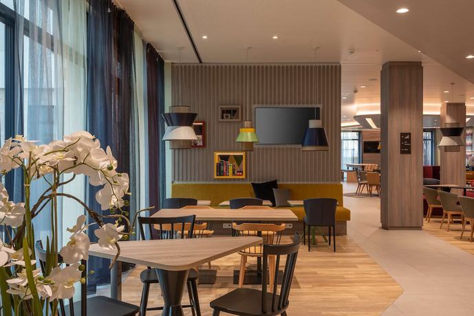 Imagen de los interiores del Hotel Hampton by Hilton Munich City North. Foto 16