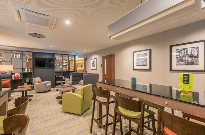 Imagen de los interiores del Hotel Hampton by Hilton Munich City West. Foto 19
