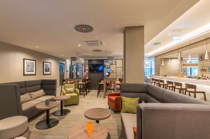 Imagen de los interiores del Hotel Hampton by Hilton Munich City West. Foto 20