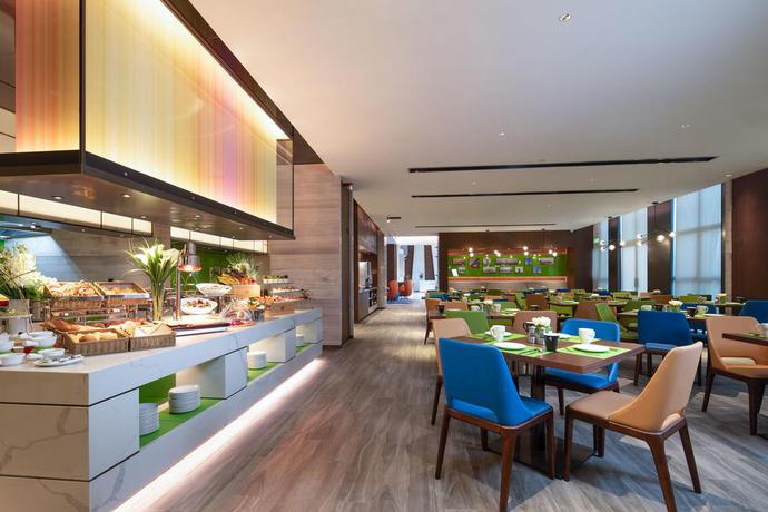 Imagen de los interiores del Hotel Hampton by Hilton Nanjing South Station. Foto 12
