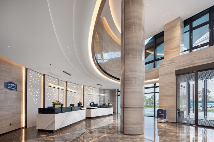 Imagen de los interiores del Hotel Hampton by Hilton Ningde Lithium Electricity Town. Foto 12