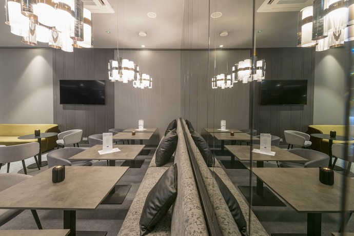 Imagen del bar/restaurante del Hotel Hampton by Hilton Poznan Old Town. Foto 2