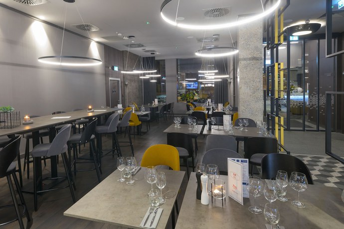 Imagen del bar/restaurante del Hotel Hampton by Hilton Poznan Old Town. Foto 3