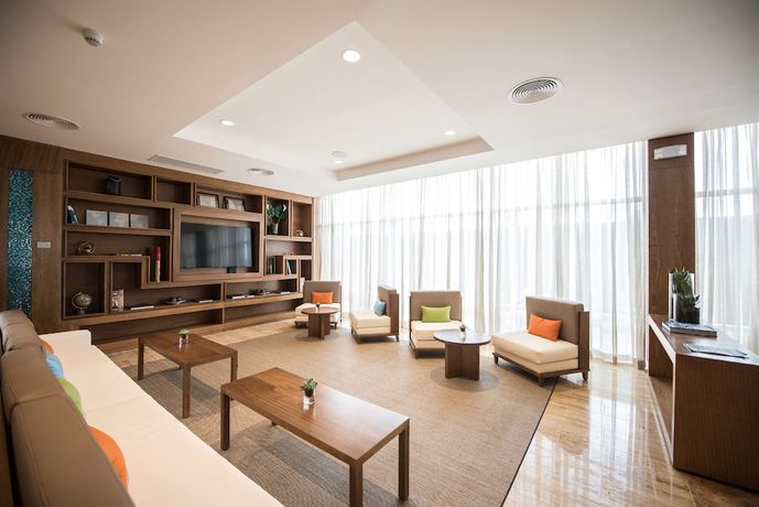 Imagen de los interiores del Hotel Hampton by Hilton Santo Domingo Airport. Foto 12