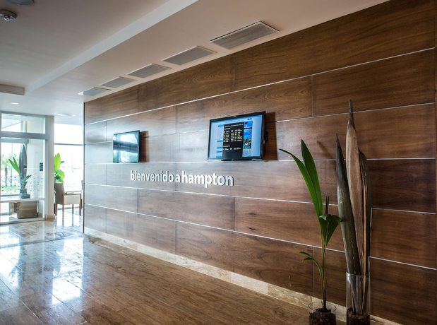 Imagen de los interiores del Hotel Hampton by Hilton Santo Domingo Airport. Foto 15