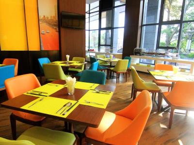 Imagen del bar/restaurante del Hotel Hampton by Hilton Shenzhen Guangming. Foto 2