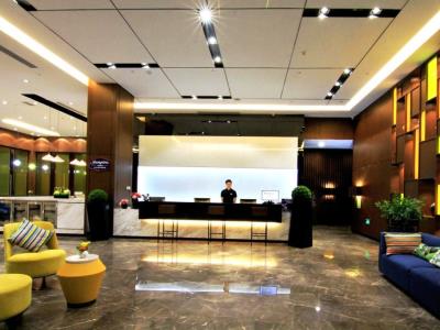 Imagen de los interiores del Hotel Hampton by Hilton Shenzhen Guangming. Foto 12
