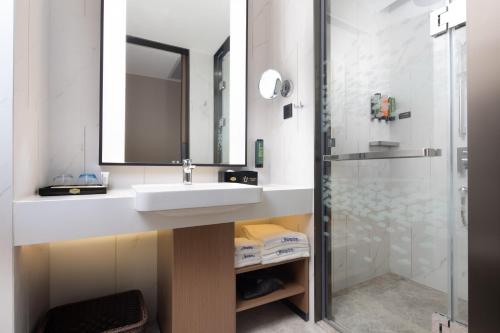 Imagen general del Hotel Hampton by Hilton Shenzhen Longgang Yonghu. Foto 5