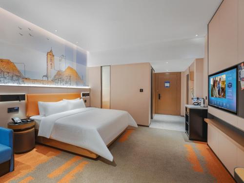 Imagen de la habitación del Hotel Hampton by Hilton Shenzhen Yuanshan. Foto 19