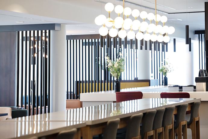 Imagen del bar/restaurante del Hotel Hampton by Hilton Toulouse Airport. Foto 2