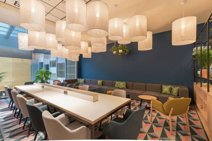 Imagen de los interiores del Hotel Hampton by Hilton Utrecht Central Station. Foto 14