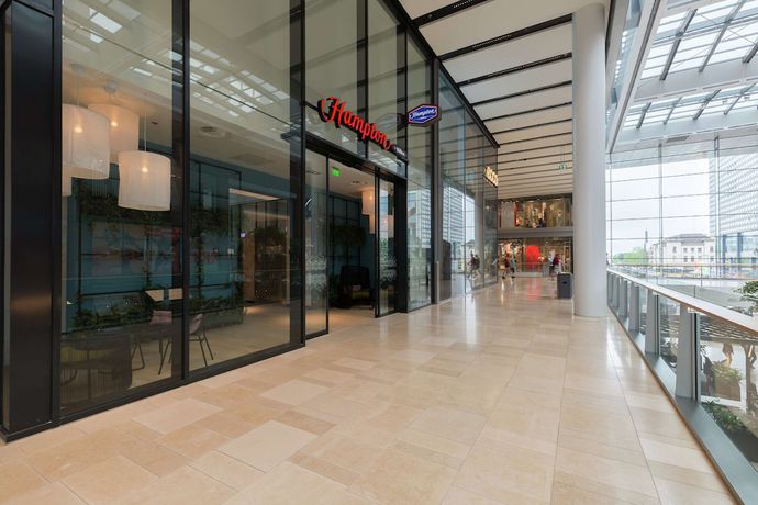 Imagen de los interiores del Hotel Hampton by Hilton Utrecht Central Station. Foto 17