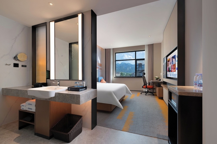 Imagen de la habitación del Hotel Hampton by Hilton Zhangjiajie National Forest Park. Foto 7
